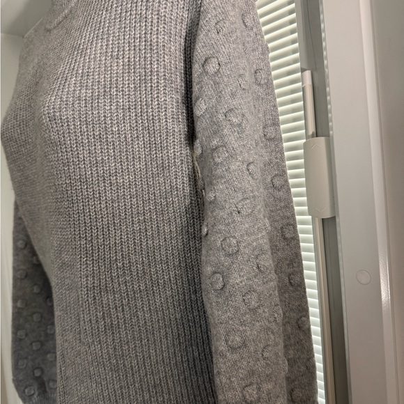 NWT CeCe Women's Bobble Stitch Sleeve Ribbed Sweater Pullover Gray Small - Picture 3 of 6